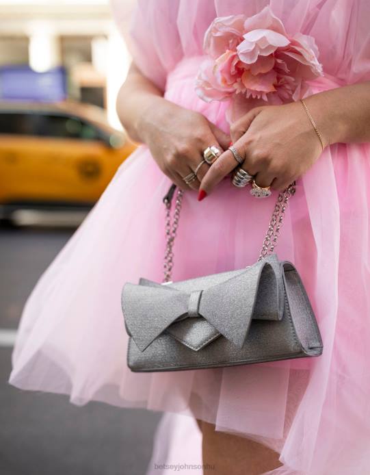 nők Betsey Johnson szögletes masni kabrió táska ezüst kiegészítők VFJ6S215