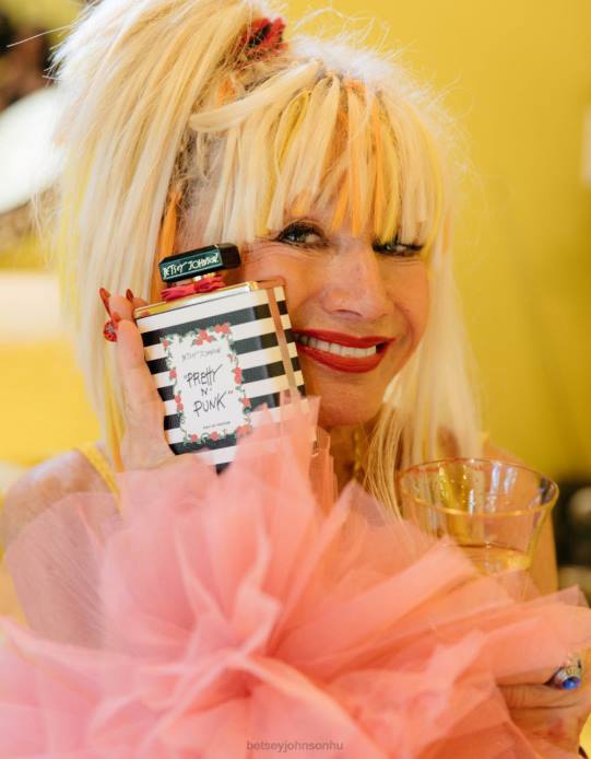 egynemű Betsey Johnson csinos n punk eau de parfum rózsaszín kiegészítők VFJ6S367