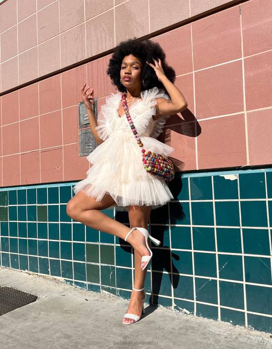 nők Betsey Johnson lépcsőzetes tüll ruha krém ruházat VFJ6S263